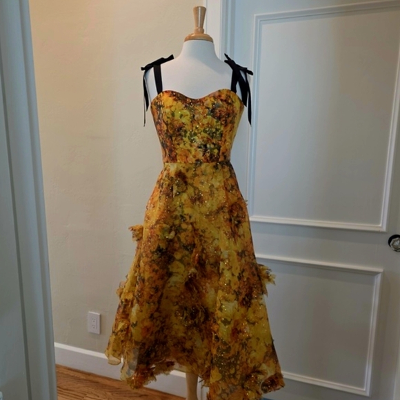 Marchesa Notte Dresses & Skirts - Marchesa Notte Foils Garden Midi Dress size 8
